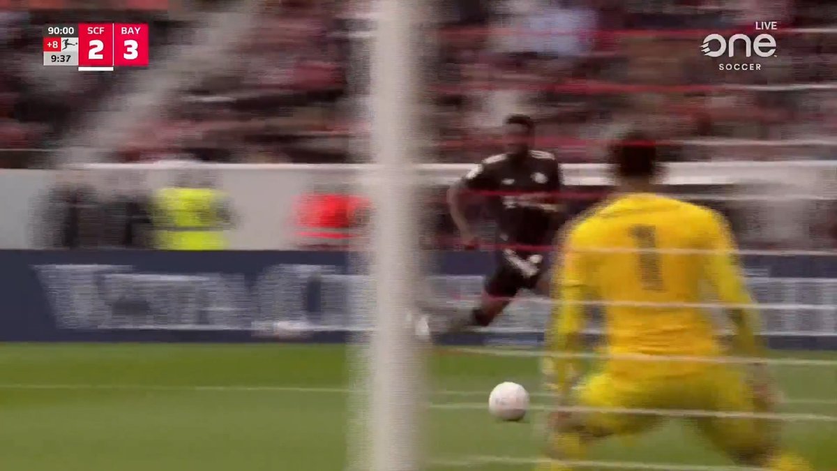 90+8 MATCH WINNER 💥 CanMNT 🇨🇦 captain ALPHONSO DAVIES assists BAYERN'S 100TH BUNDESLIGA GOAL as Bayern turn around a 2-0 deficit to defeat SC Freiburg 3-2 🤯