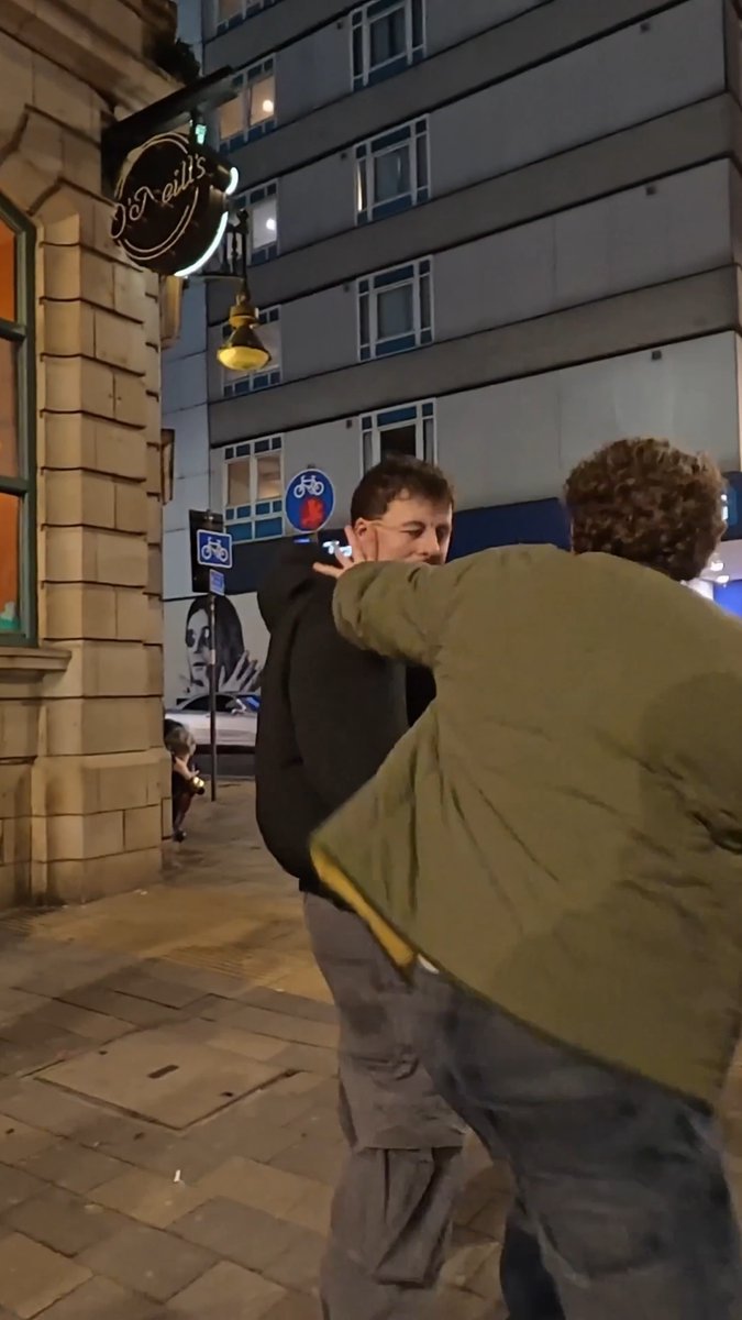 2 Men fight over a hotel room