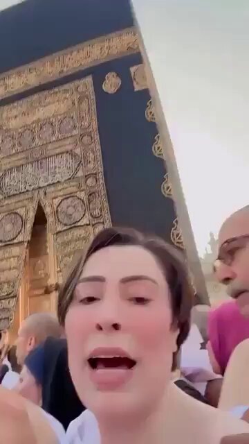 Bacım Allah kabul etsin diyelimde bu hal vaziyet ne kız böyle deliler 🤦‍♂️😂 Cenneti garantilemişsiniz hacılar hadi iyisiniz !! Allah akıl fikir versin..