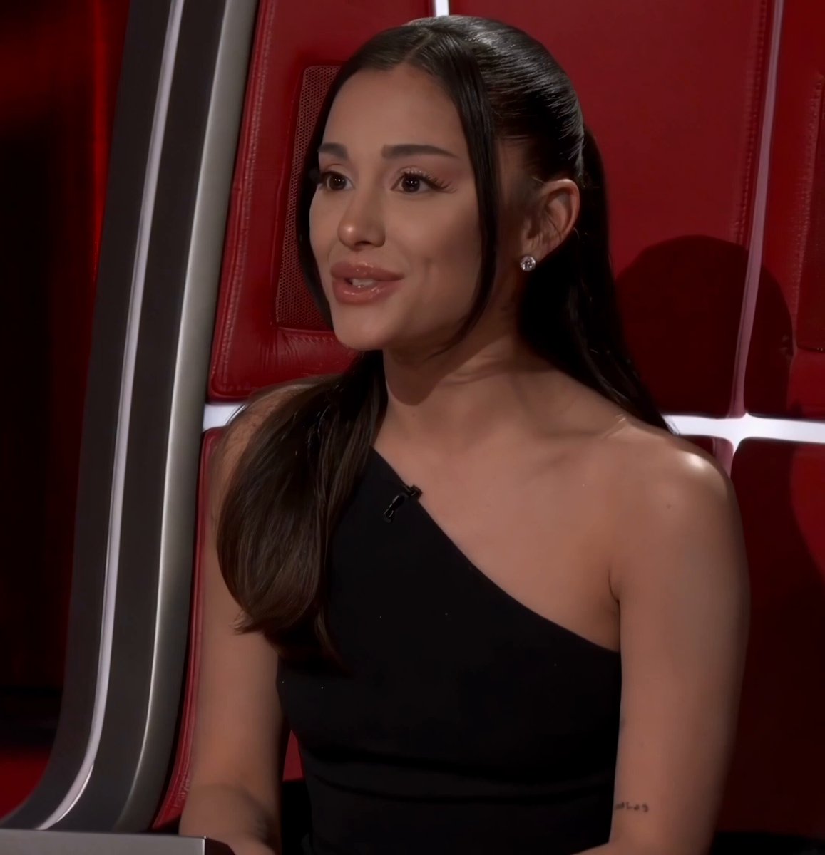the voice was her BEST era in terms of styling. shes never looked better my lord these outfits ATE