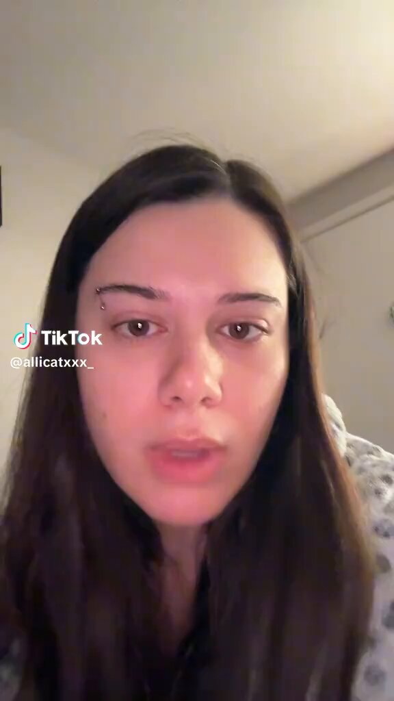 Modern woman crashes out after she matched with a guy on bumble who told her straight up if you ain’t F‼️CKing go find somebody else to play with. This is the energy all men should be coming with in 2026 😤👑