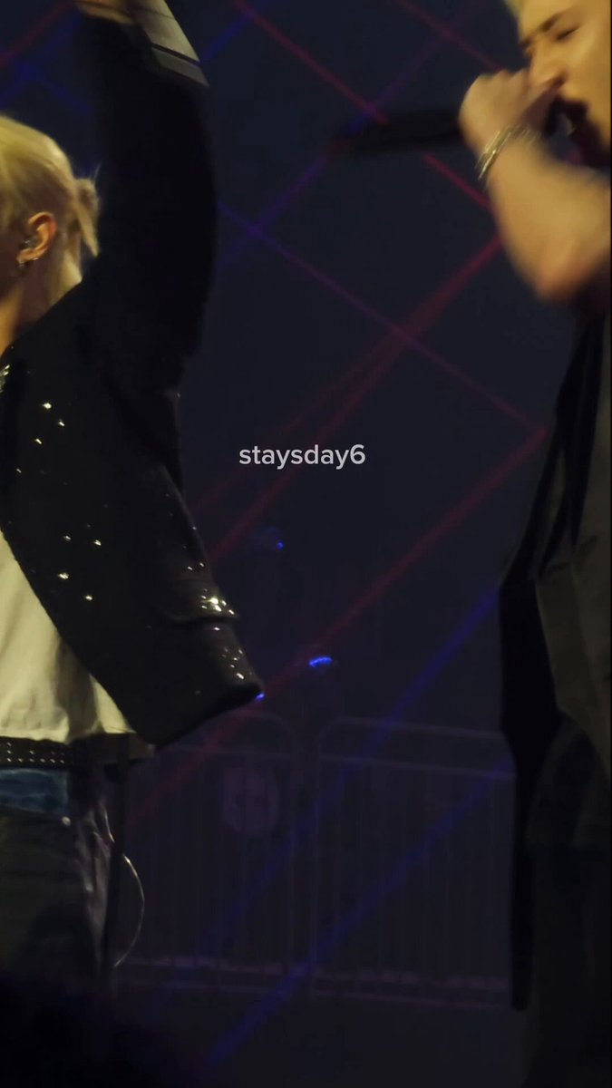 the way bang chan caught his necklace in his teeth...