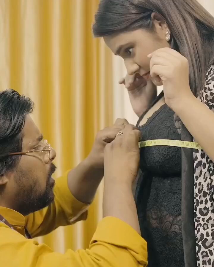 Look her Acting in this scene, where she arguing there tailor so innocently. 🤤🤤 She is Equally talented and beautiful as Kiara Advani, Alia Bhatt and Mrunal Thakur but Bollywood didn't give her chances in mainstream films. So she decided to do OTT web series but last year Ban on several OTT platform damage her career very badly.