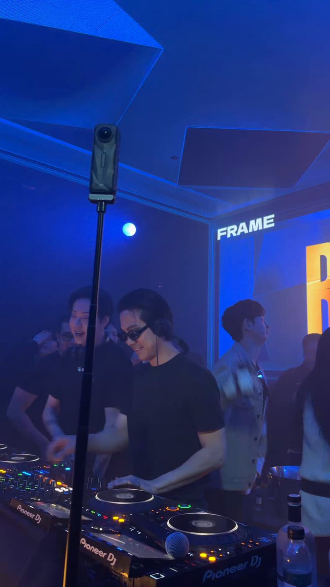 “SWIM” is playing at the #BTS ARIRANG REMIX LISTENING PARTY sponsored by #JIN’ IGIN! 💃 IGIN BY JIN X FRAME SEOUL #JinxIGIN #아이긴_프레임서울 #ARIRANG_Remix_ListeningParty