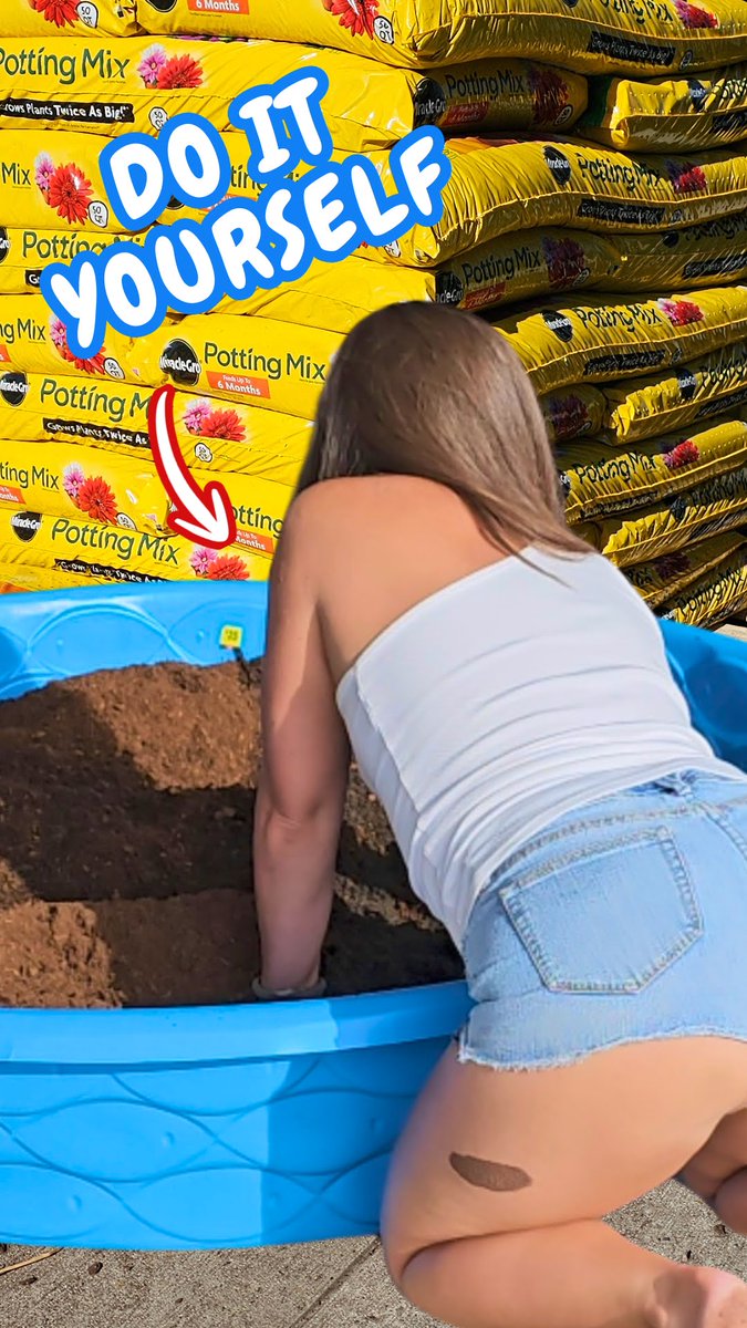 Just in case any of you are planning on starting a garden this year 💁‍♀️😉 #gardeningwithaview #voyeur #diypottingmix #upskirt #downblouse #nipslip #mommyslilsecret