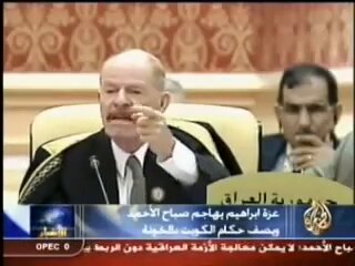ليت البعض يتعلم .. في مشهدٍ محفور في تاريخ السياسة الكويتية، حين أساء العفن عزت الدوري إلى الكويت، نهض الشيخ الدكتور محمد صباح السالم كفارس من فرسانها، وردّ عليه بما يليق به موقفٌ صلب لا يعرف المجاملة .. في مثل هذه اللحظات لا مكان للصوت الخافت ولا للدبلوماسية فمن يسيء إلى الوطن يُواجَه بموقف يليق بحجم تطاوله ذلك لم يكن مجرد رد، بل درش في الوطنية والشرف.