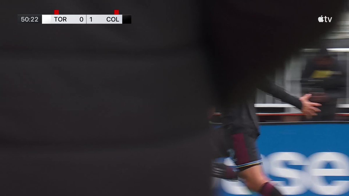 What a finish! Paxten Aaronson with the set piece stunner! 📺 Apple TV: