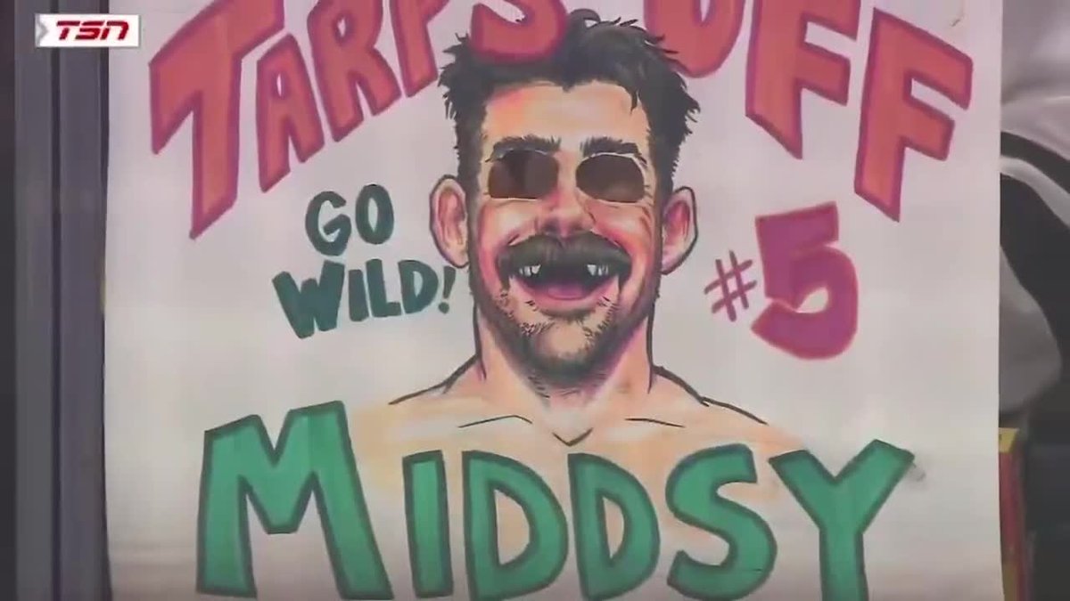Jake Middleton NEEDED that fan’s sign… so he went back, grabbed a twig, signed it, and made the trade 😂