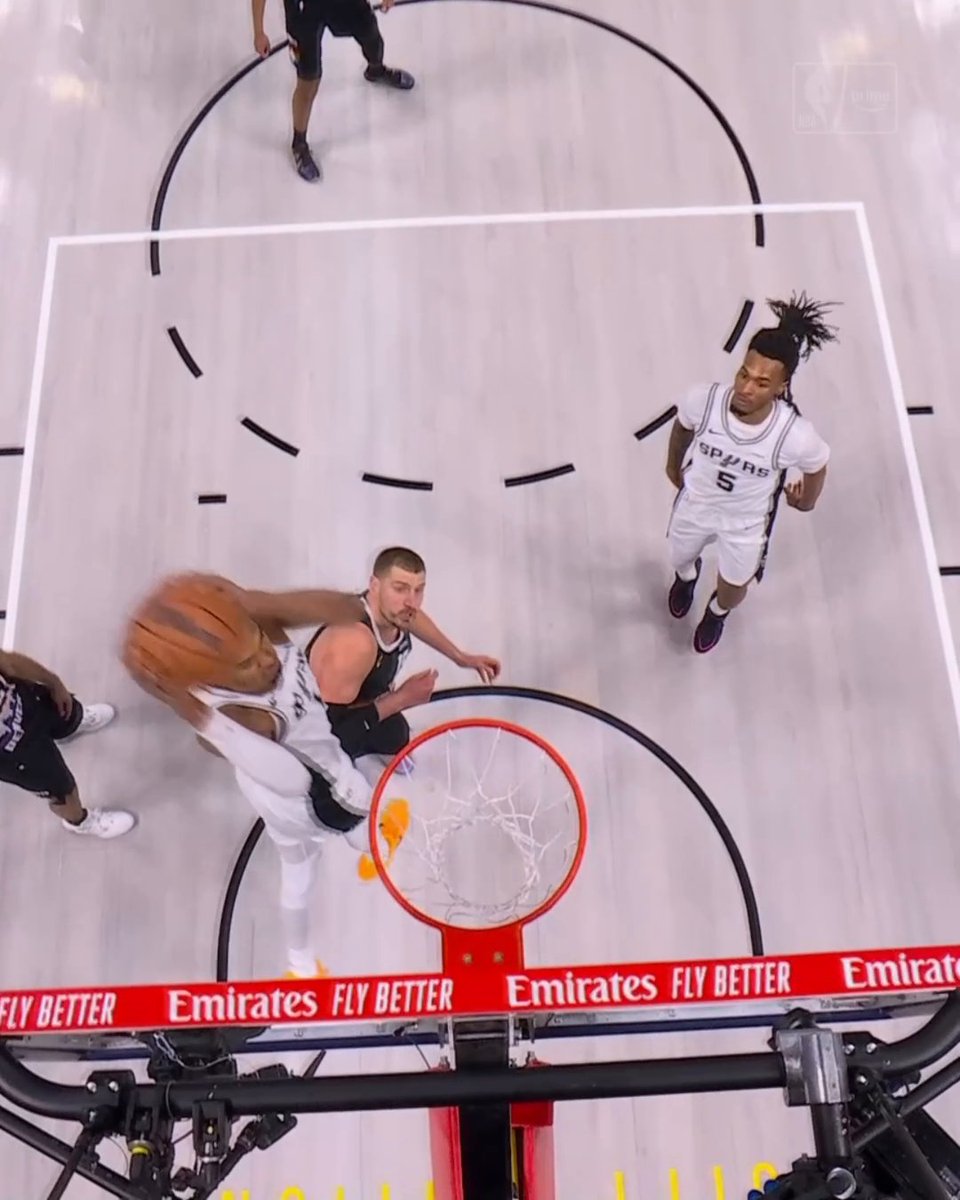 Wemby's head was really at the rim 😳