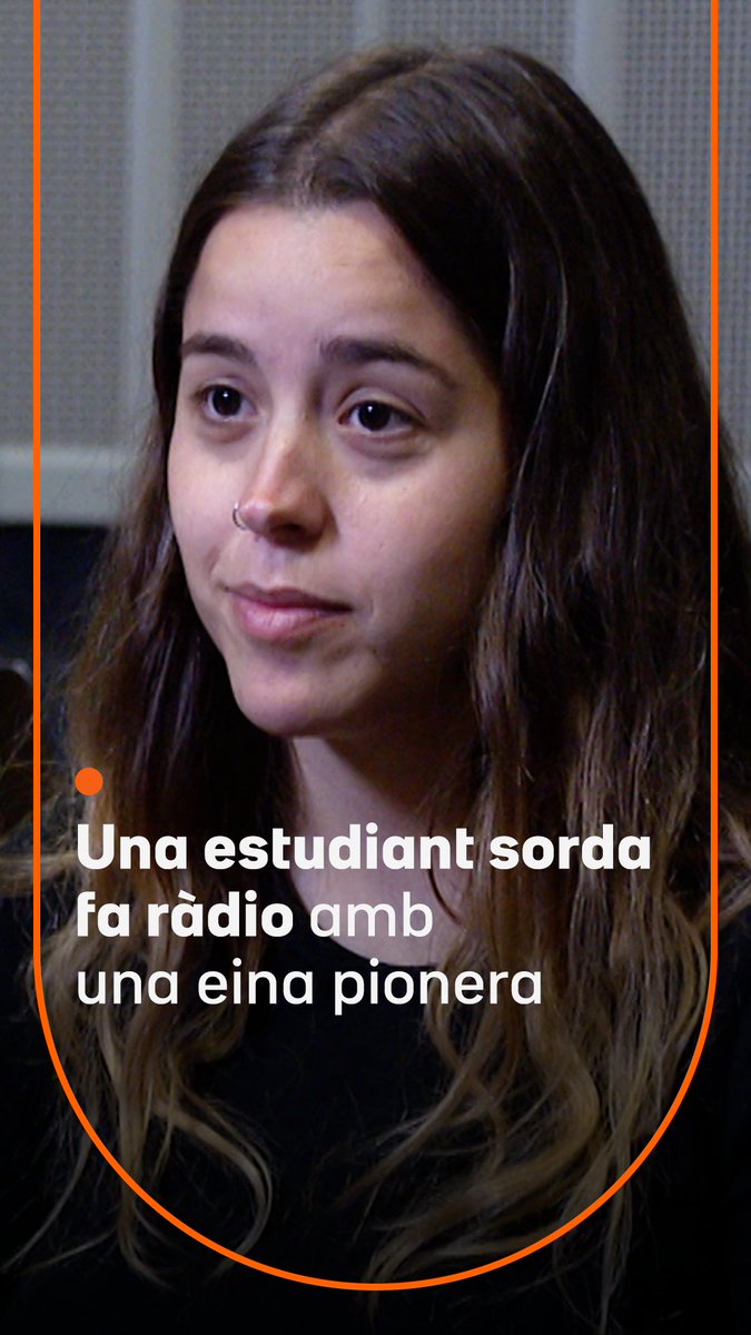 La Berta és sorda i fa ràdio. Estudia Periodisme i fa servir una veu sintètica personalitzada perquè puguin avaluar les seves habilitats radiofòniques. És gràcies a una eina pionera desenvolupada per la Universitat Pompeu Fabra i Sorensen