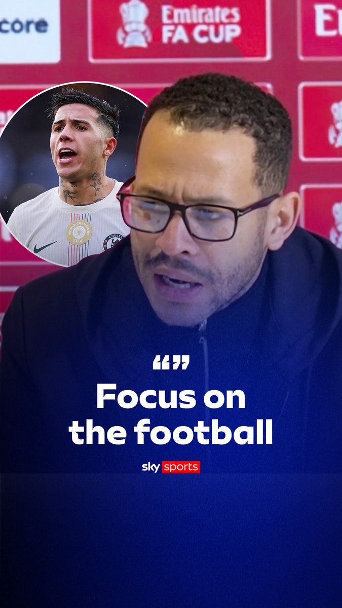 "Focus on the football" 😤 Liam Rosenior refuses to be drawn into further discussion about the situation of Enzo Fernandez and is focussed on delivering a successful season at Chelsea 🔵