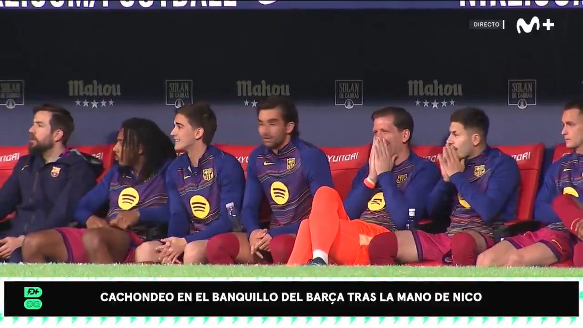 😅 La reacción de Szczesny a la mano de Nico. #DeportePlus