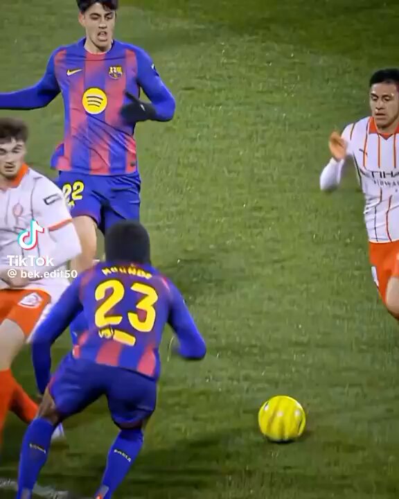 Cuando no anularon este gol del girona, todos decian que toco pelota primero. Hoy dicen que es roja lo de gerard martin jajaja. No peleen con RM’s amigos, que lloren, asi se disfruta mas. 😍