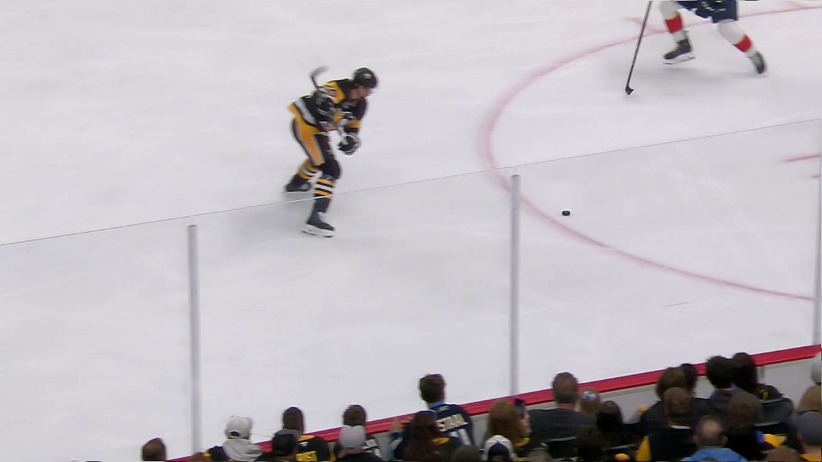 Sidney Crosby tallies an assist and ties Steve Yzerman for the seventh-most points in NHL history with 1,755! 👏
