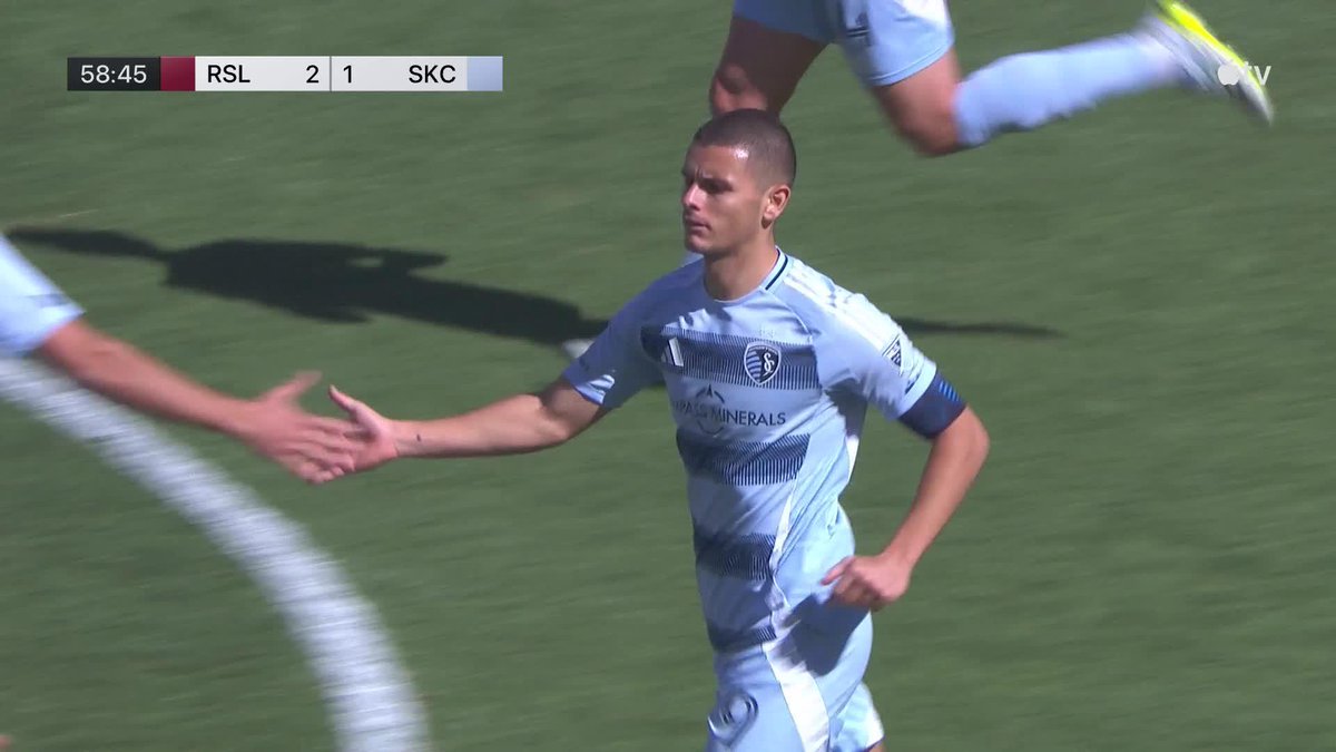 What a finish! Dejan Joveljić cuts the Sporting Kansas City deficit in half!
