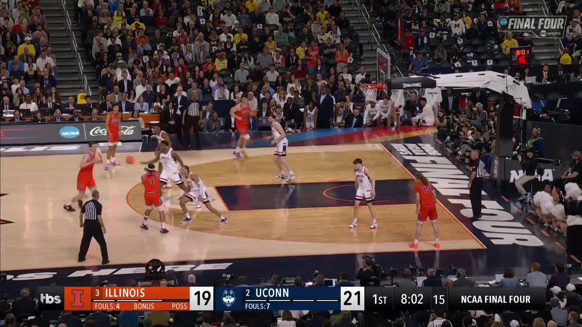Tomislav Ivisic puts Illinois Men's Basketball out front 👀 #MarchMadness