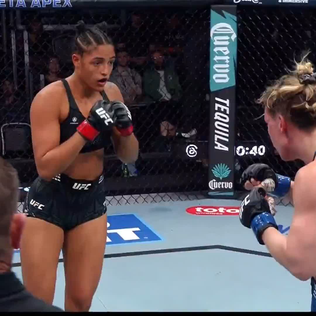 IMPRESIONANTE 🚨 La brasileña de 20 años manda a dormir a Hailey Cowan en el segundo round ‼️ #UFCVegas115 | Ver en vivo por Paramount+ Deportes