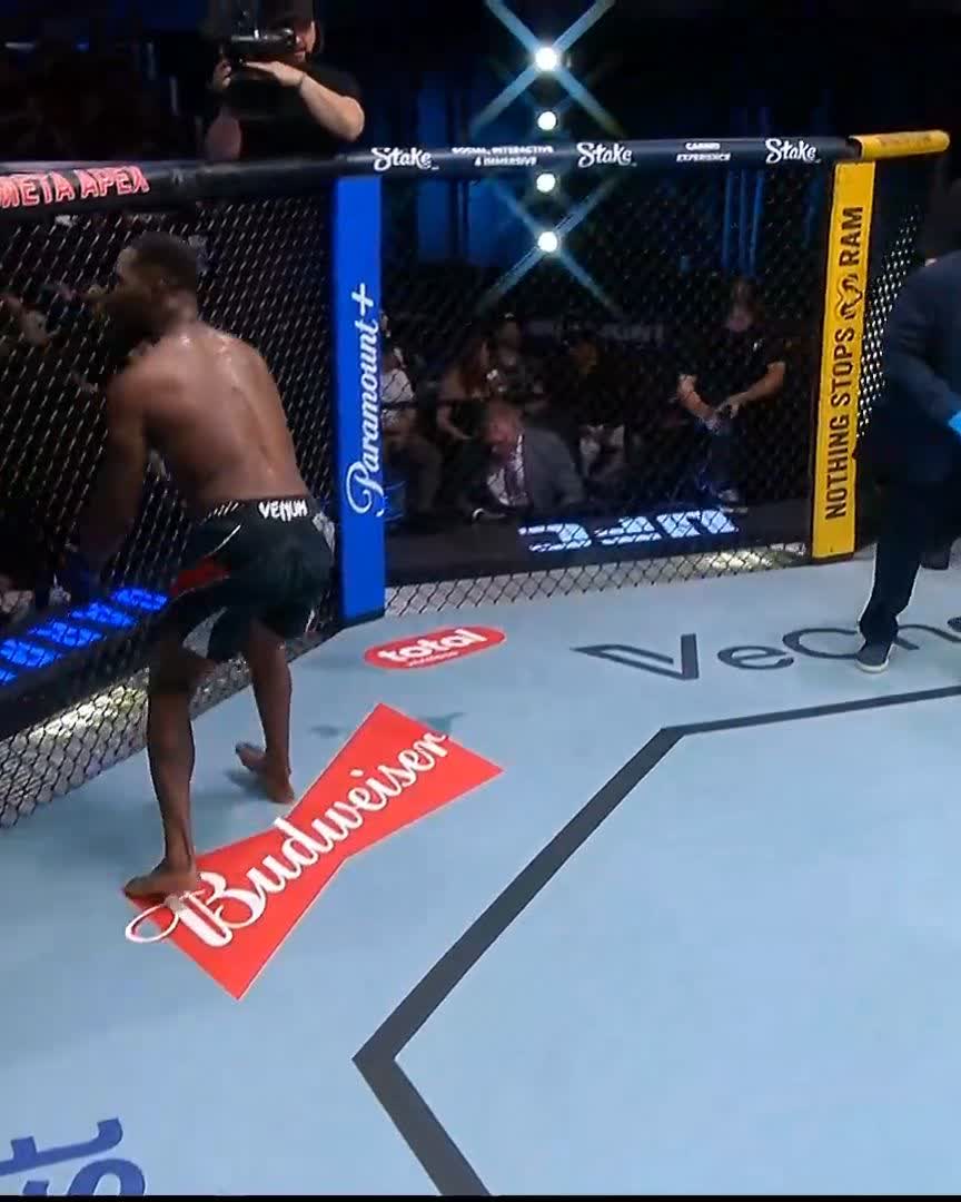 FOR HIS FIRST UFC WIN 👏 Darrius Flowers earns the TKO victory at #UFCVegas115! [ LIVE NOW on @ParamountPlus ]