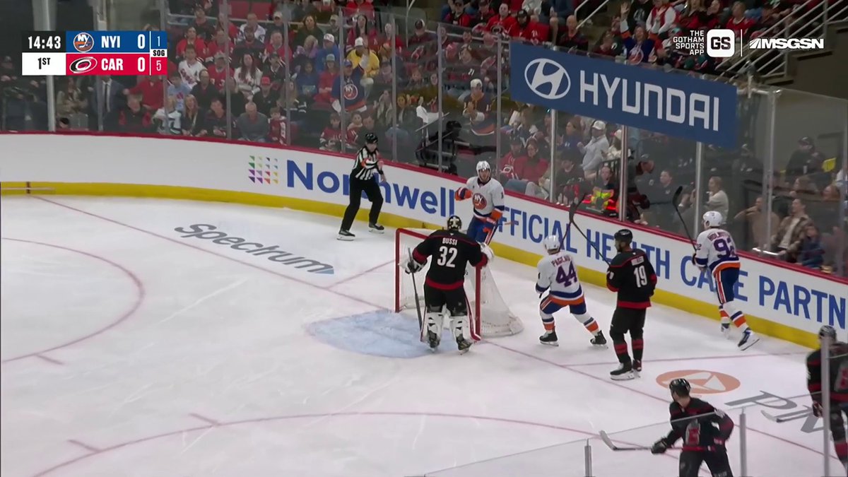 THE ISLES HAVE AN EARLY LEAD!! 👀 With some big points on the line, Marc Gatcomb puts the New York Islanders on the board first!