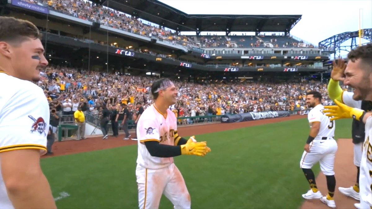 BUCCOS WALK IT OFF!!! 🏴‍☠️ Nick Yorke ropes a line drive to left field and gives the Pirates the win in the 9th inning 🔥