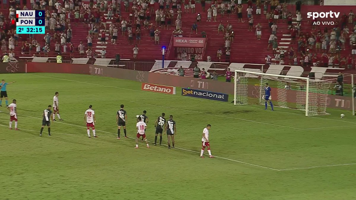 Vinícius, de pênalti, fez o gol que garantiu a vitória do Náutico sobre a Ponte Preta, pela Série B: 1 a 0.