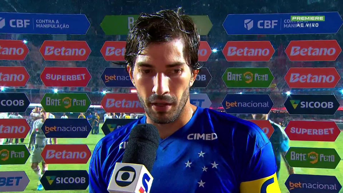 “Saímos daqui envergonhados. Vim aqui para pedir desculpas ao torcedor.” 🎙️ Lucas Silva, após São Paulo 4x1 Cruzeiro. 🎥 Premiere | ge