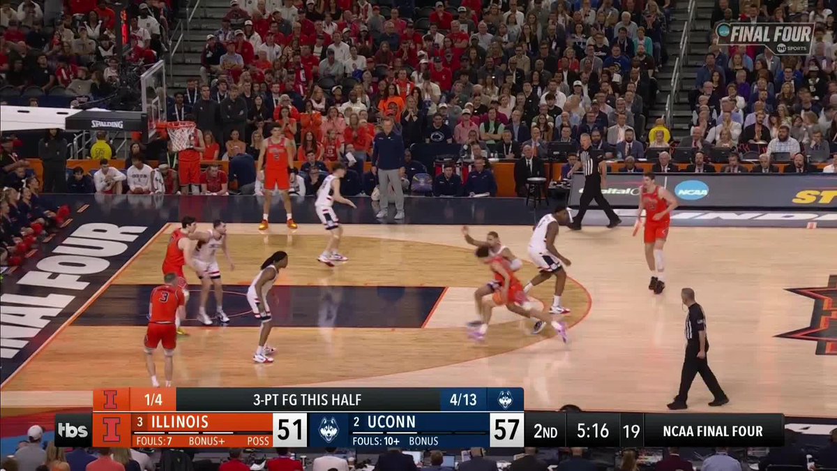 IT'S A 4-POINT GAME 😳 #MarchMadness Lock in for this finish: