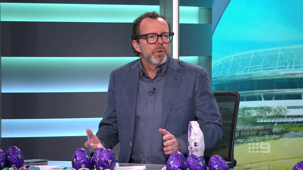 "You don't often get someone in that level of the football club making these claims publicly." Damian Barrett on Carlton Head of Footy Chris Davies declaring Michael Voss will still be coach for the club's Gather Round clash. #9AFLSFS | Watch on 9 & 9Now 🖥️