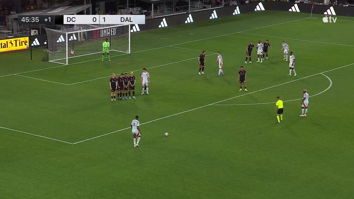 Vicious free kick from Patrickson Delgado to make it 2-0 Dallas. 😱