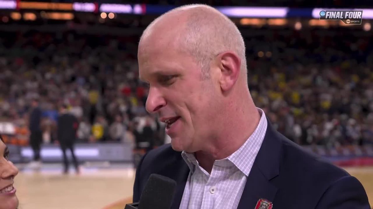 "Are they booing? ... I don't know what they're booing." 😂 Dan Hurley speaks with Tracy Wolfson after the Huskies advance to a third National Championship Game in four seasons