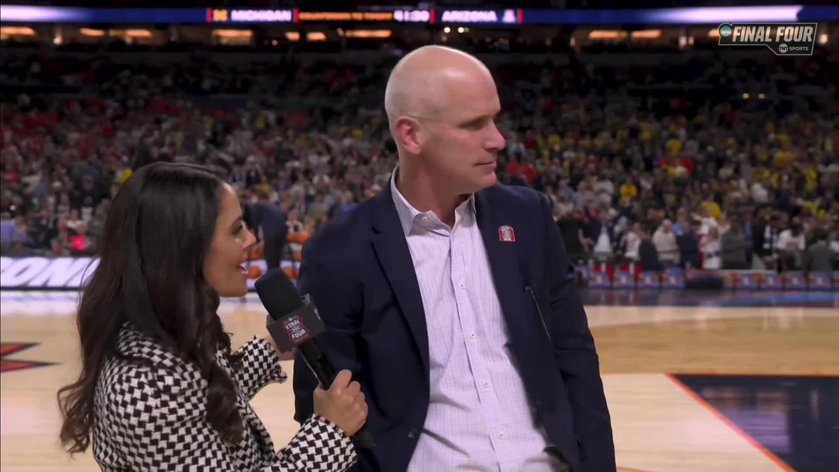 "There's nothing like the bus ride on Monday night over to the stadium when you're one of the last two teams STANDING" 🙌 Tracy Wolfson gets comments from a very hoarse Dan Hurley after UConn's big win in the #MFinalFour 🤣 #MarchMadness