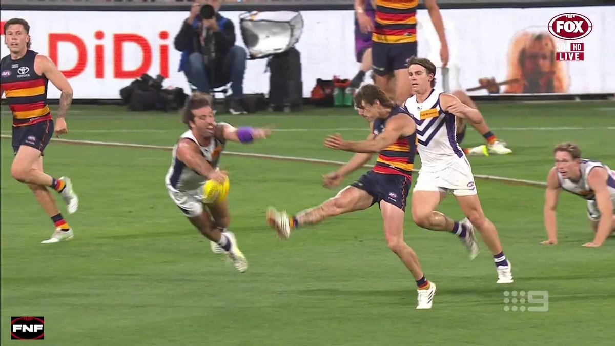 "It was the most incredible act from a skipper that I think I've seen." Alex Pearce's heroics late in the game couldn't have impressed Rory more. #9AFLSFS | Watch on 9 & 9Now 🖥️