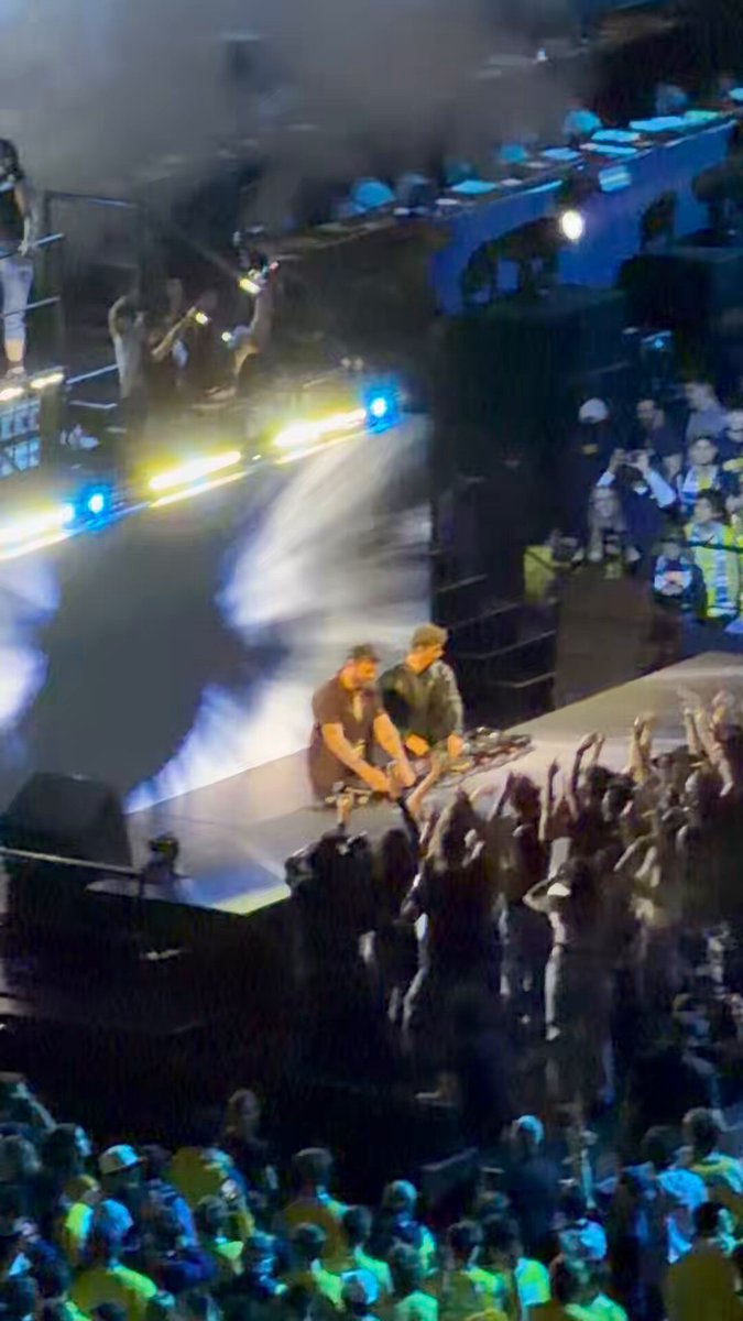 This chain smokers concert inbetween games is playing off like somebody lost a bet. And I like the Chainsmokers but nothing has ever made less sense than this.