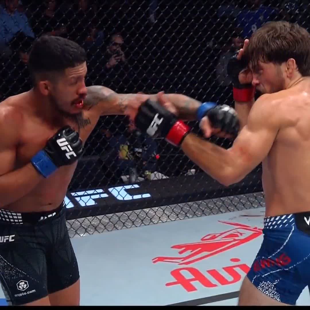 Cómo mete el gancho al higado y abre los brazos. Aura Ethyn Ewing 2-0 en UFC, primero a Wellmaker y ahora a Estevam le saca el invicto #UFCVegas115