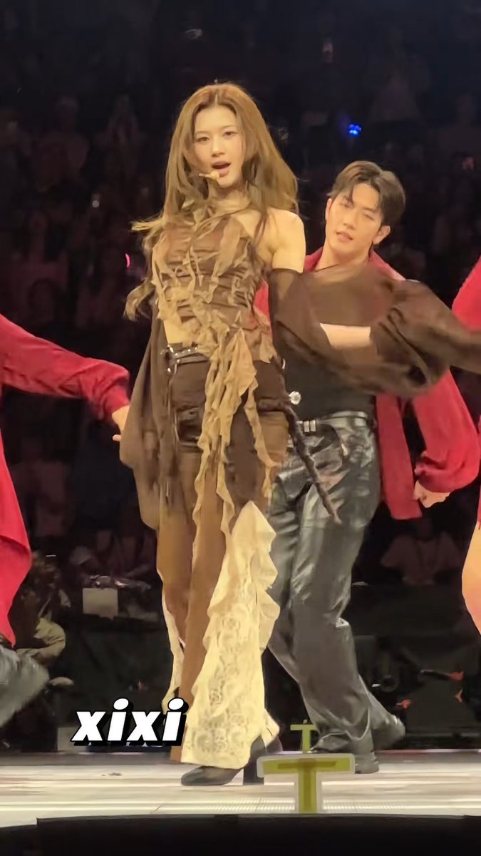 SANA IS BACK TO HER OLD SOLO OUTFIT
