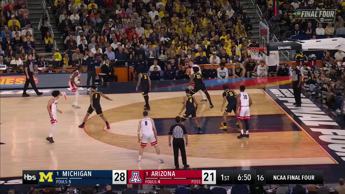 Motiejus Krivas using the size advantage 💪 #MarchMadness Arizona Basketball