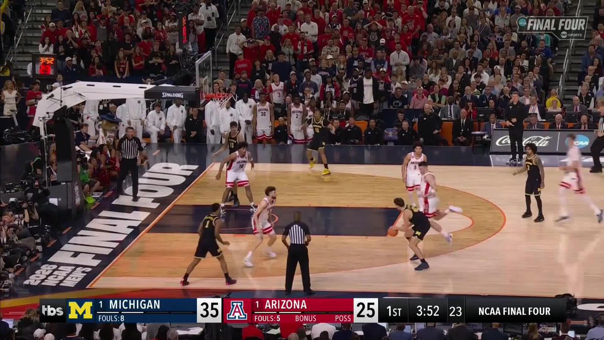Will Tschetter finds Gayle open in the corner 👌 #MarchMadness Michigan Men's Basketball