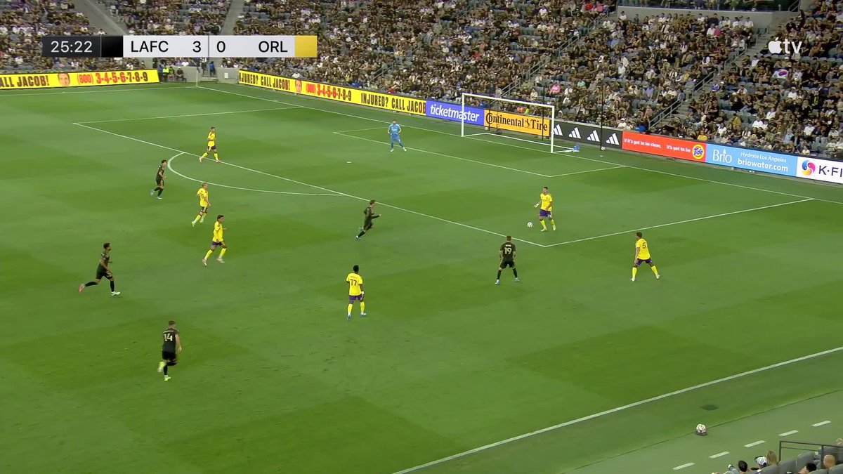2️⃣ goals in 3️⃣ minutes for Denis Bouanga! LAFC are going scored earth in Hollywood. 🌞