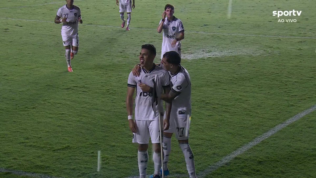 Segundo o Sportv, alguns jogadores do Vaasco acharam desrespeitosa essa comemoração do Matheus Martins. 🎥 ge | sportv