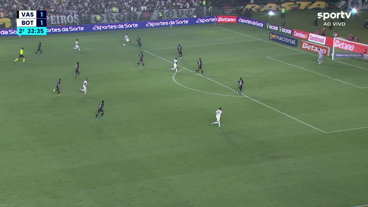 O segundo gol do Botafogo. Léo Jardim não teve reação.
