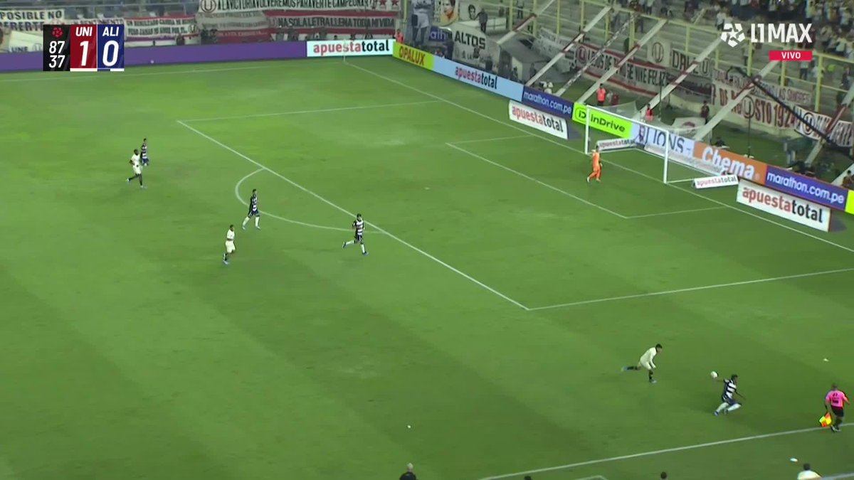 ¿JORDI ESPINOZA DEBIÓ DEJAR SEGUIR LA JUGADA? #Universitario 1-0 #AlianzaLima 📺 Conoce cómo ver L1MAX en vivo 👉 #L1MAX #Clasico #TorneoApertura