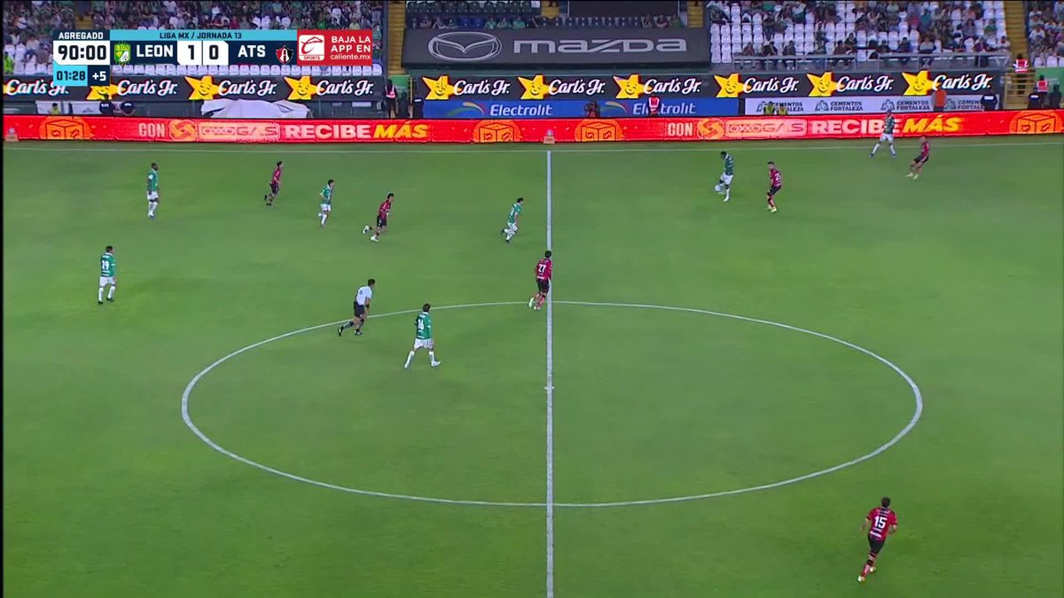 🇨🇴 GOLAZO de Daniel Arcila. El colombiano marcó el 2-0 de #León ante #Atlas, al 90’+2 👀 Es la segunda anotación del volante en la temporada de Liga MX
