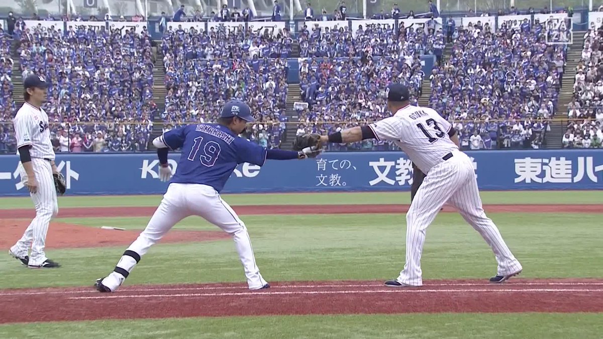 心温まるシーン バント決めた髙橋宏斗 自らオスナにタッチ ⚾️ヤクルト×中日 #swallows #dragons #だったらDAZN 野球専用パック「DAZN BASEBALL」 ✔ 月々2,300円(年間プラン・月々払い) ✔ 初月無料キャンペーン中(〜4/19まで) ▶ 視聴はこちら
