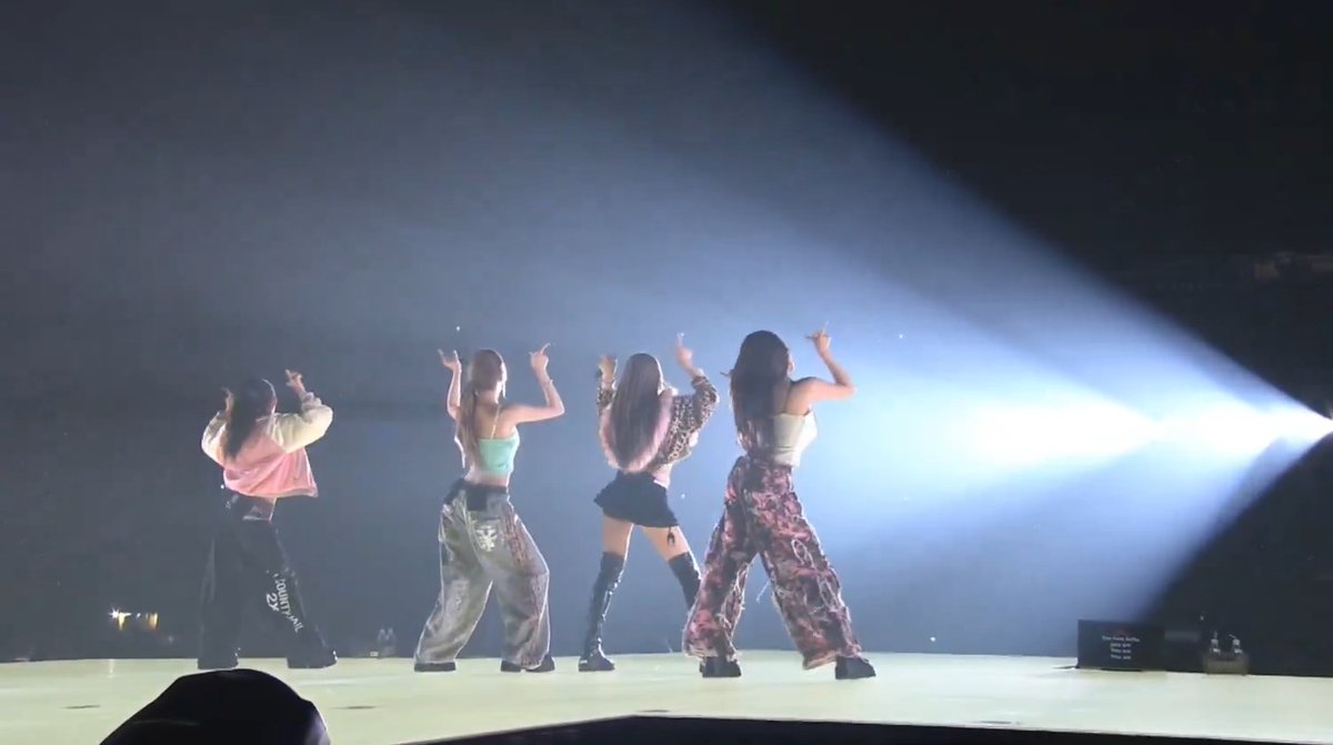 260405 Sticky(JPN Ver.)+Lucky+Igloo @ Kansai collection