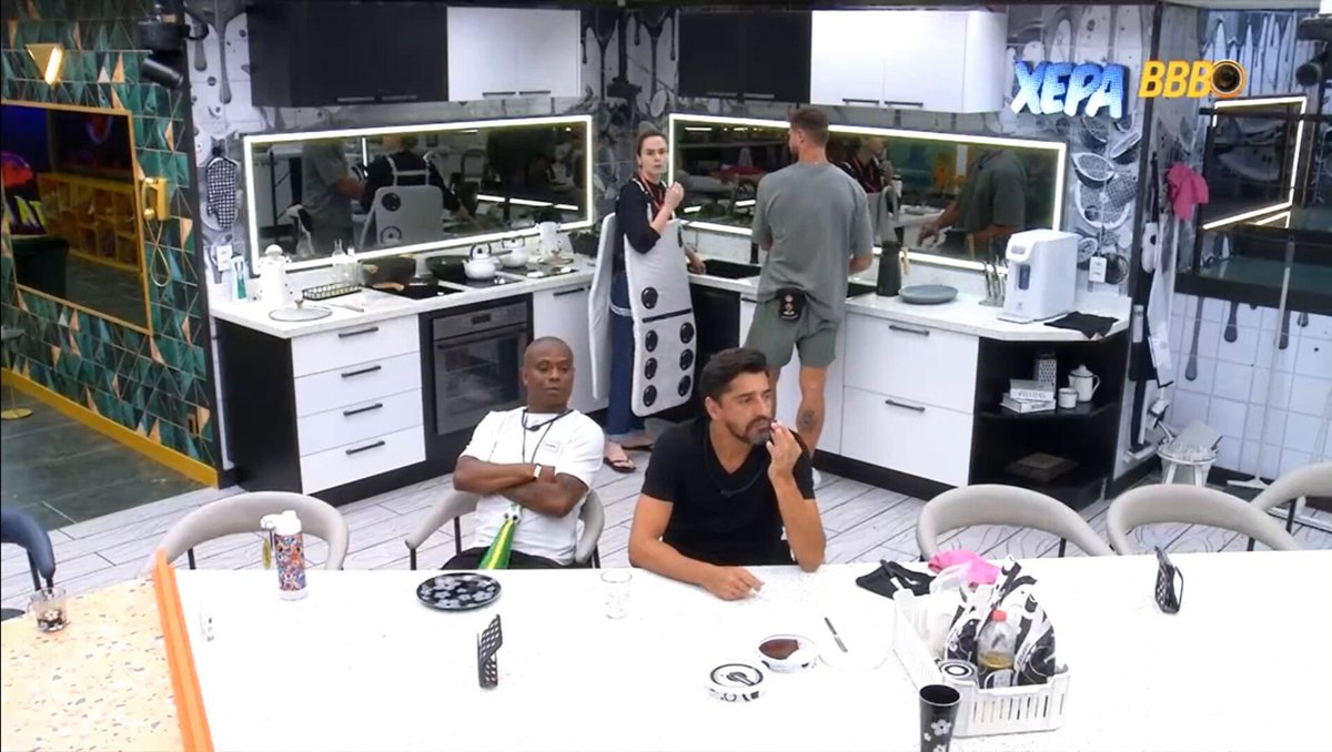 apenas ana paula renault é capaz de sustentar uma briga com 5 adversários ao mesmo tempo e deixar todos em silêncio depois