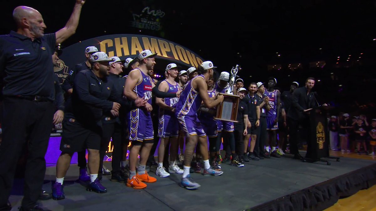 NO WAY THE TROPHY BROKE! 😭 The celebrations are well underway in Sydney! #NBL