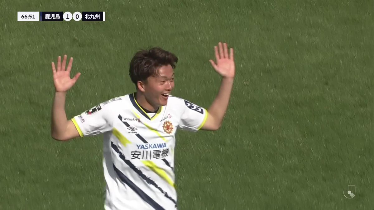 本人も監督もビックリ！ 前田稜太が衝撃のプロ初出場初ゴール💥 🎦 ゴール動画 🏆 明治安田Ｊ２・Ｊ３百年構想リーグ 地域リーグラウンド 第9節 🆚 鹿児島vs北九州 🔢 1-1 ⌚️ 67分 ⚽️ 前田 稜太（北九州） #Ｊリーグ