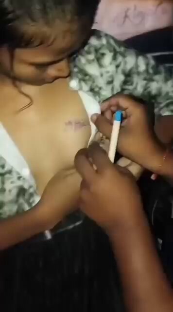 Indian girl showing boobs while getting a tattoo on it #desi #chudai #mms #leak