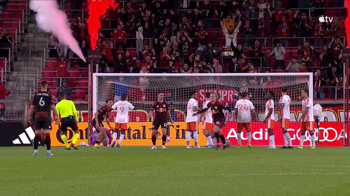 Bu ismi duymayalı biraz olmuştu… Emil Forsberg’ten müthiş frikik 🔥