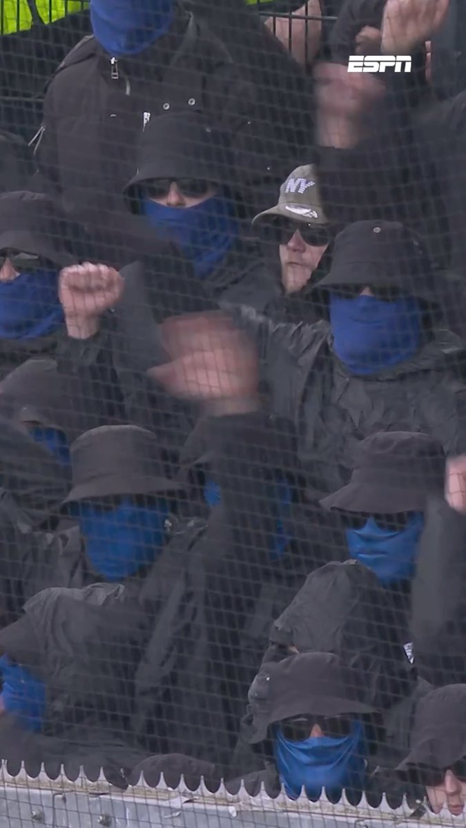 De IJsselderby is tot nader orde uitgesteld vanwege verboden gezichtsbedekking bij de PEC Zwolle-fans⏳